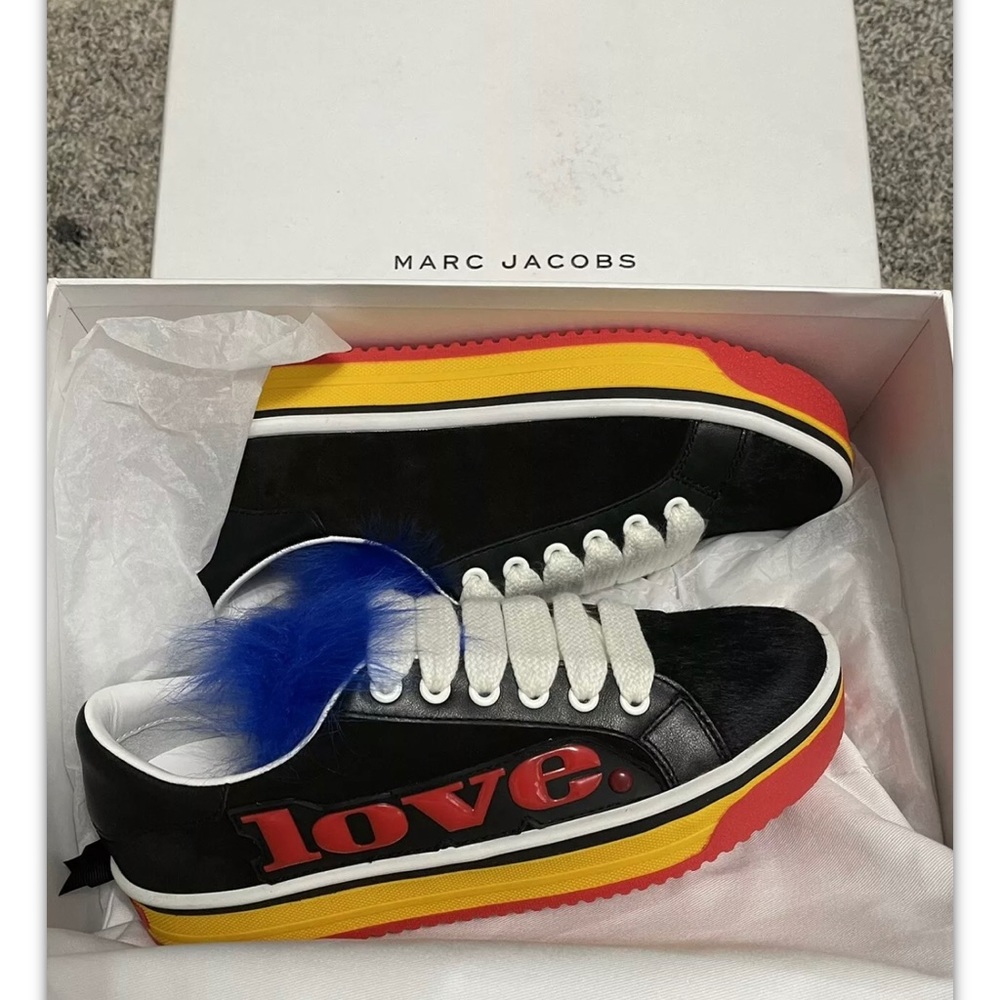 Marc Jacobs Love Empire Fur/Suede Low-Top Sneakers Size 37 MSRP $250.00.